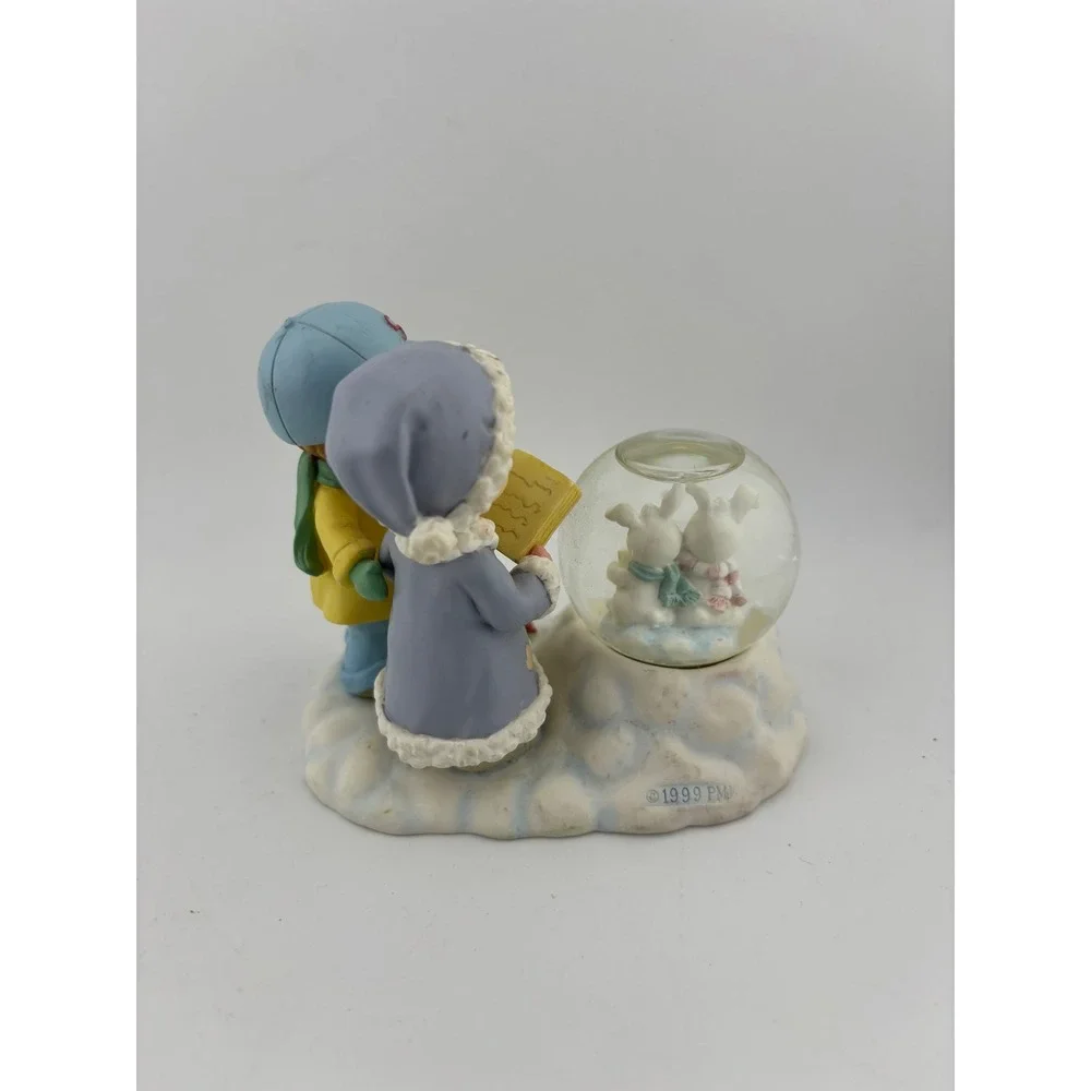 Precious Moments 1999 Carolers Snow Globe with Bunnies and Bible‎ Scene